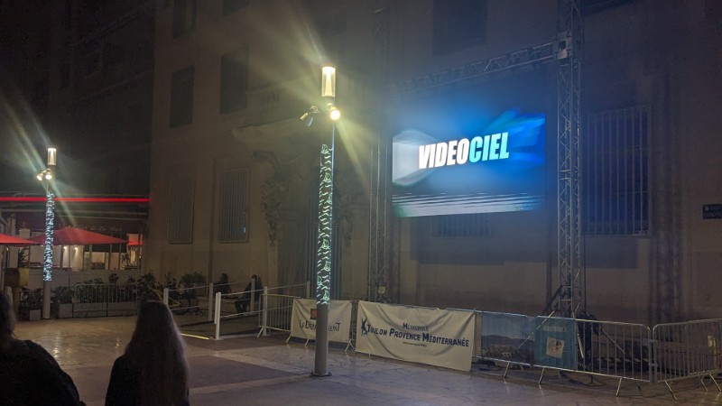 Ecran géant de la ville de Toulon